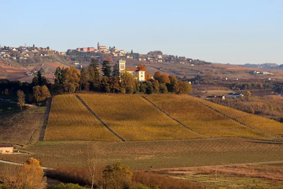 Paesaggio autunnale delle colline del Piemonte.