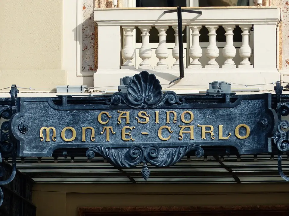 Insegna del Casino Monte Carlo in ferro battuto.