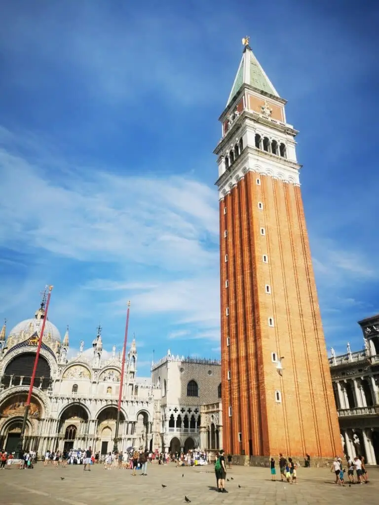 Campanile di San Marco, Venezia, giorno sereno.