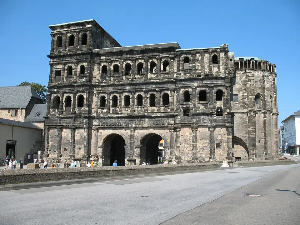 Porta Nigra, monumento romano a Treviri.